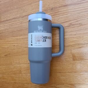 BNWOT Stanley Quencher Tumbler